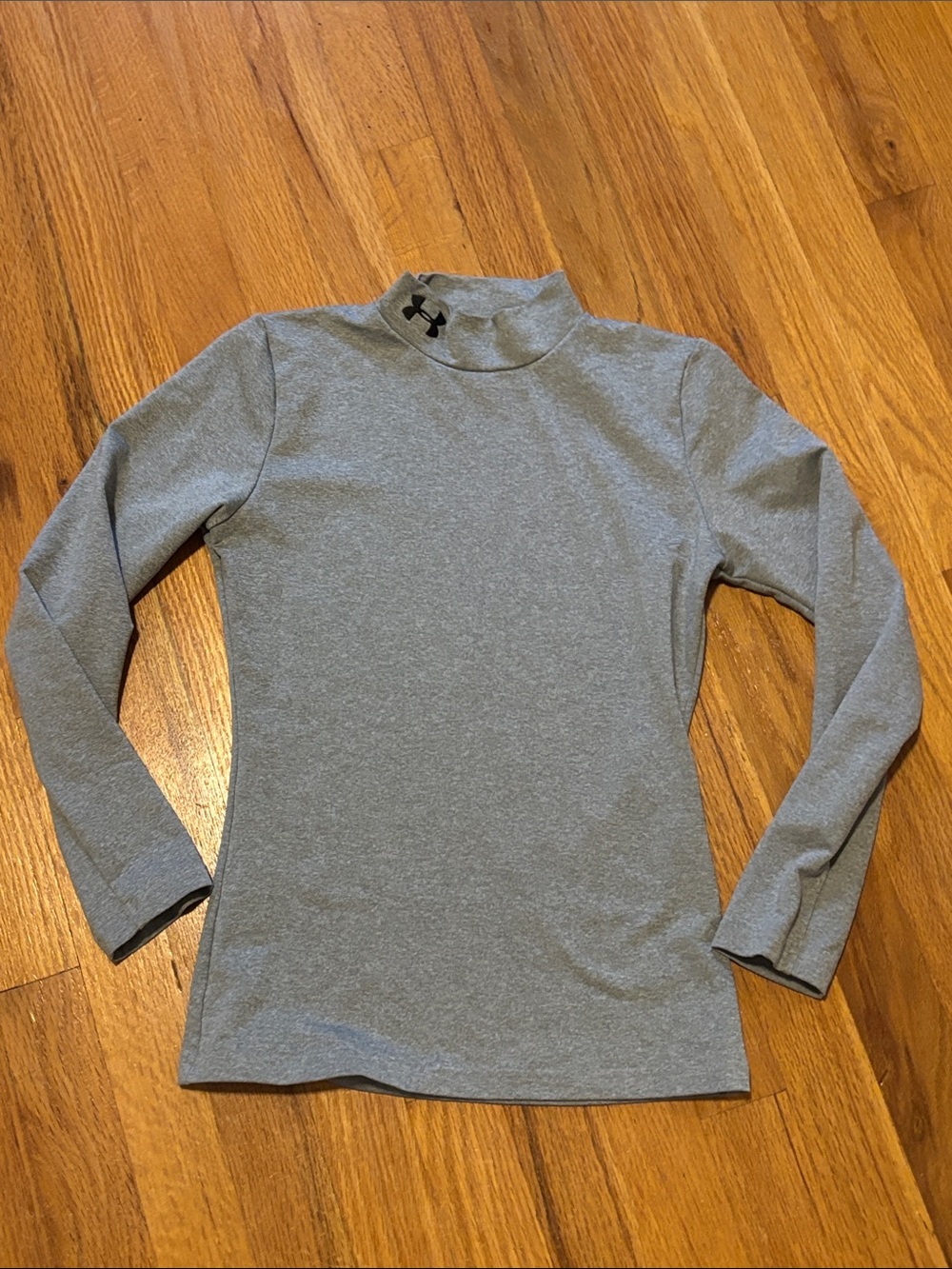 😀3 for $20😀 Youth medium Cold Gear Under Armour  Gray Long-Sleeve Mock Neck Top